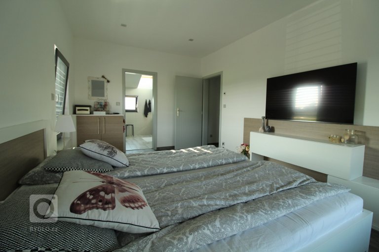 add picture to album