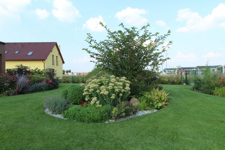 Jedná se o rodinný dům, který má zastavěnou plochu 232,32 m2, kryté parkovací stání a závětří 40,46 m2 a terasa s nezastřešenou pergolou 31,86 m2.

Podlahová…