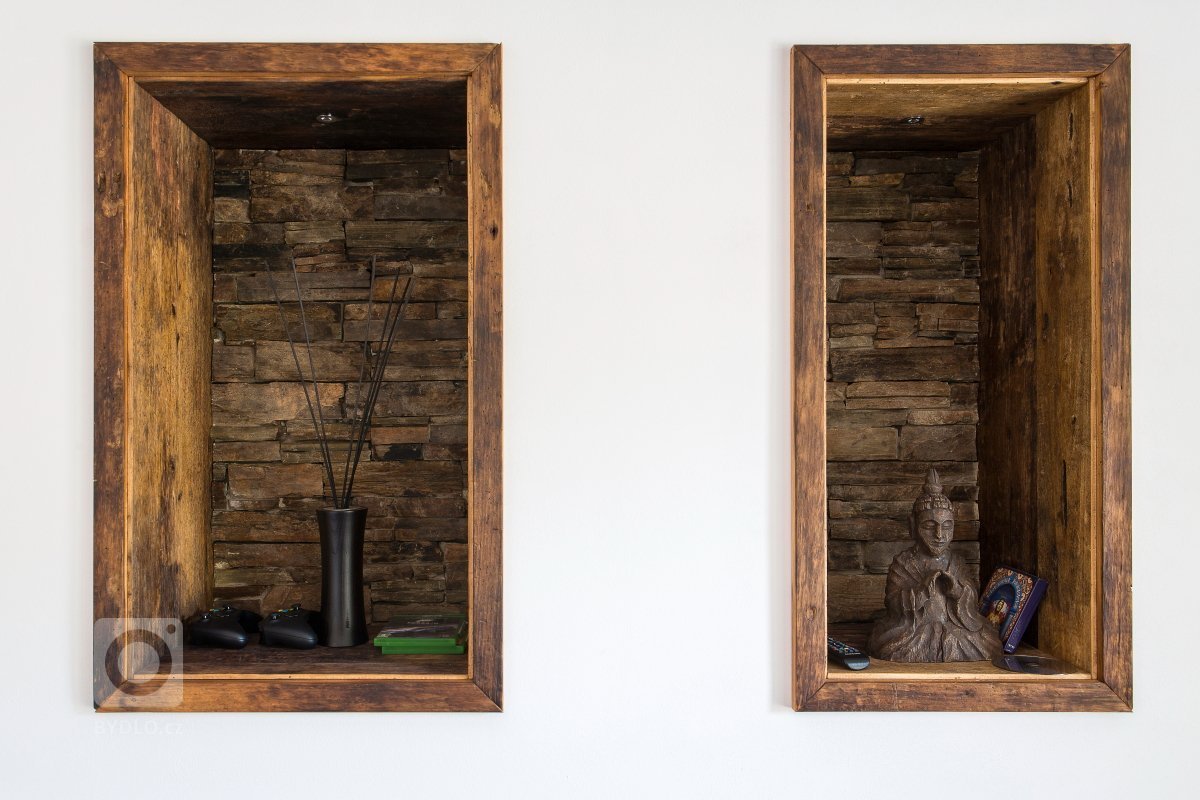 Návrh dispozice 1. NP obsahuje stávající halu, prádelnu, pracovnu, koupelnu, WC, sklad, chodbu, Kuchyň, spíž, obytný prostor. Ze stávající garáže bude pomocí…