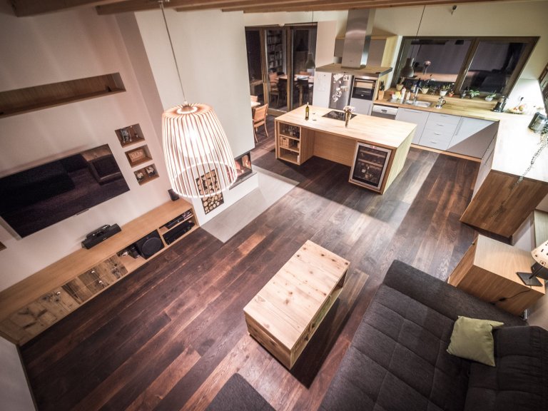 Nově postavený rodinný dům v obci Zdiby poblíž našeho hlavního města dostal díky koncepci veškerého vybavení do přírodních materiálů netradiční tvář. Byl to…