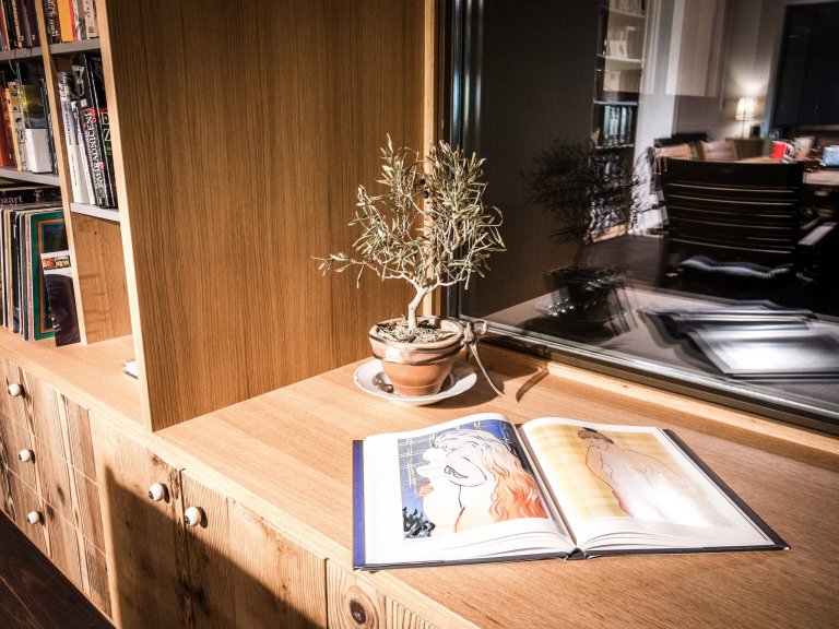 Nově postavený rodinný dům v obci Zdiby poblíž našeho hlavního města dostal díky koncepci veškerého vybavení do přírodních materiálů netradiční tvář. Byl to…