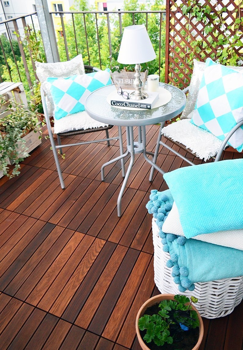Přeměna bytového klasického balkonu, doplněna krásnými prvky doplněna dřevěnou podlahou. Inspiracie pro balkon
