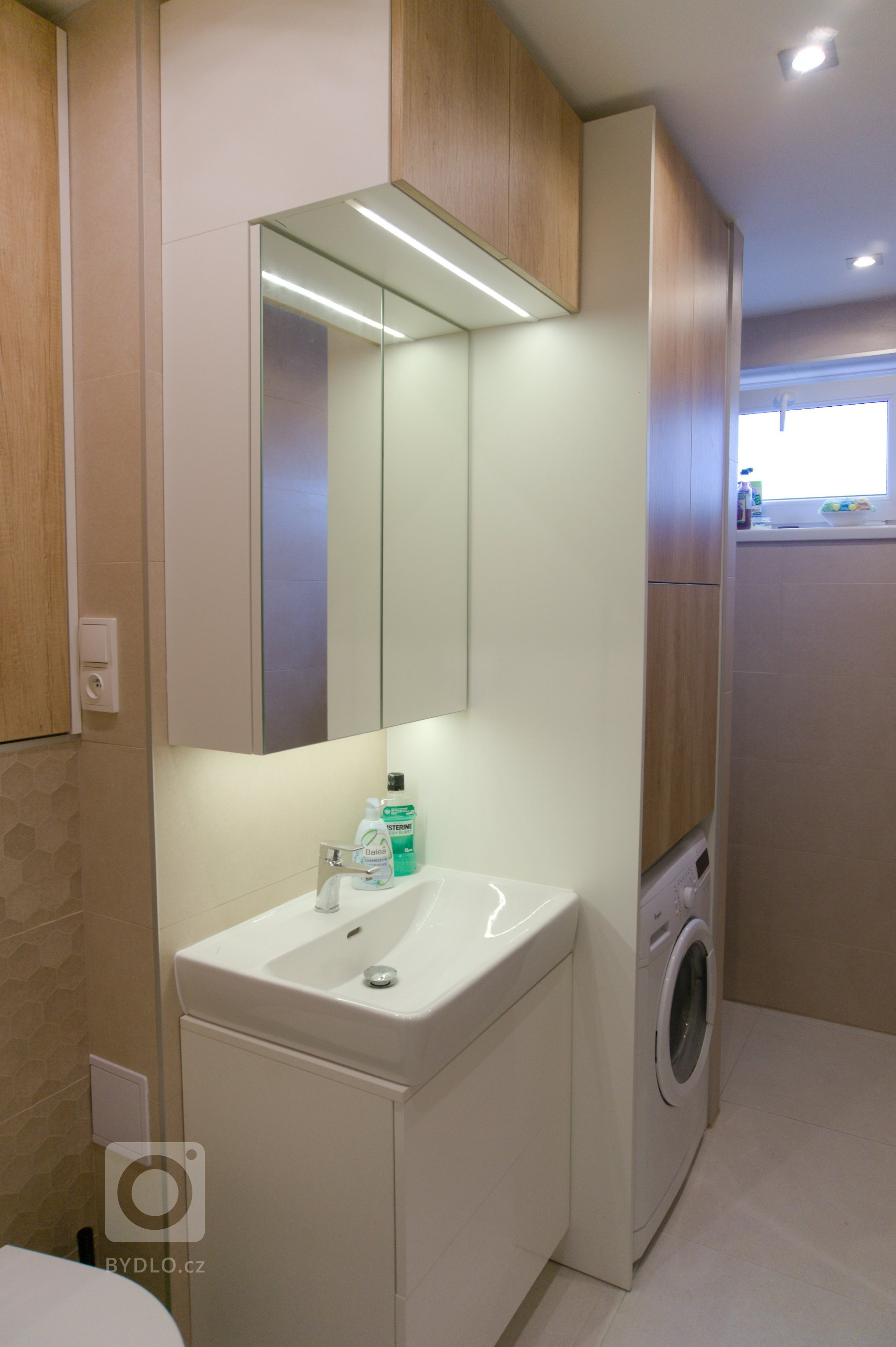 Byt s celkovou výměrou pouhých 56m2&nbsp;majitelům ve svém původním stavu již nevyhovoval. Problematický byl&nbsp;technický stav, tak hlavně i dispozice bytu.
…