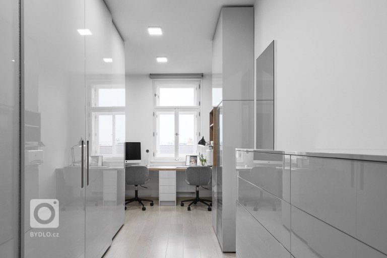 add picture to album