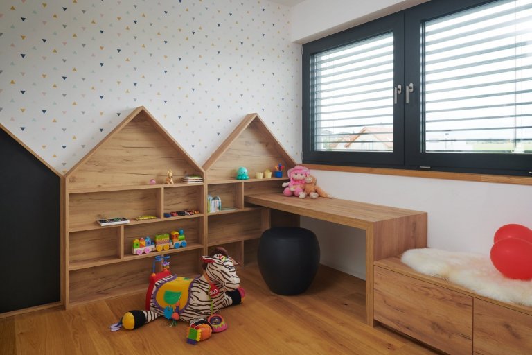 Moderní dům, který je skvělou ukázkou našeho HANÁK INTERIOR CONCEPT. Kompletní interiér včetně interiérových dveří je sladěný do toho nejmenšího detailu. V…
