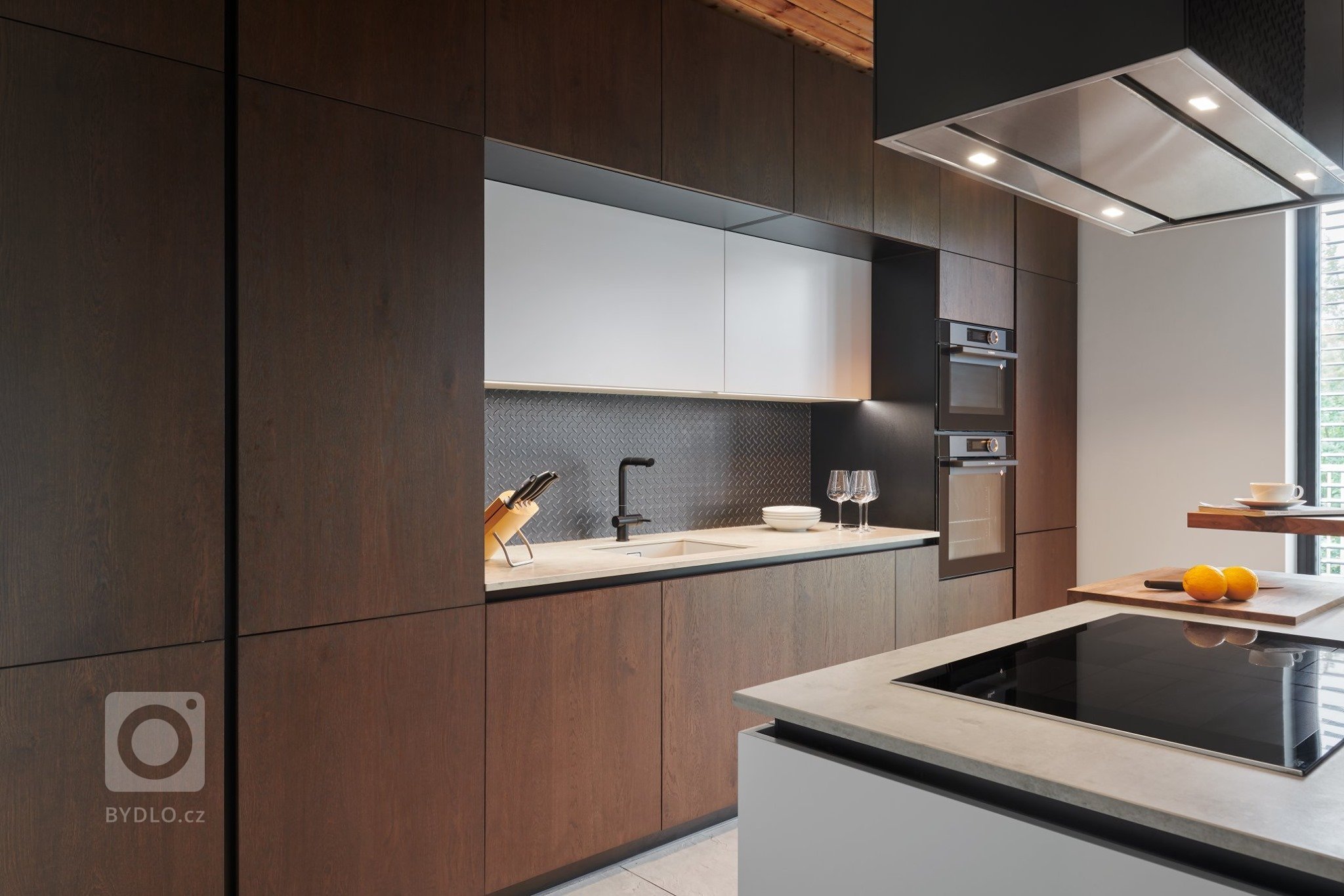 Originální design, který se prolíná celým interiérem. Kuchyně ELITE/LINE představuje jedinečný prvek v interiéru, díky dokonale zvolené kombinaci barev a…