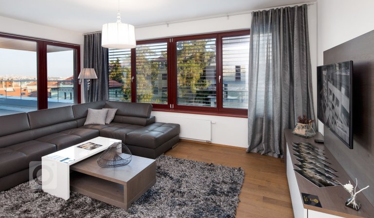 add picture to album