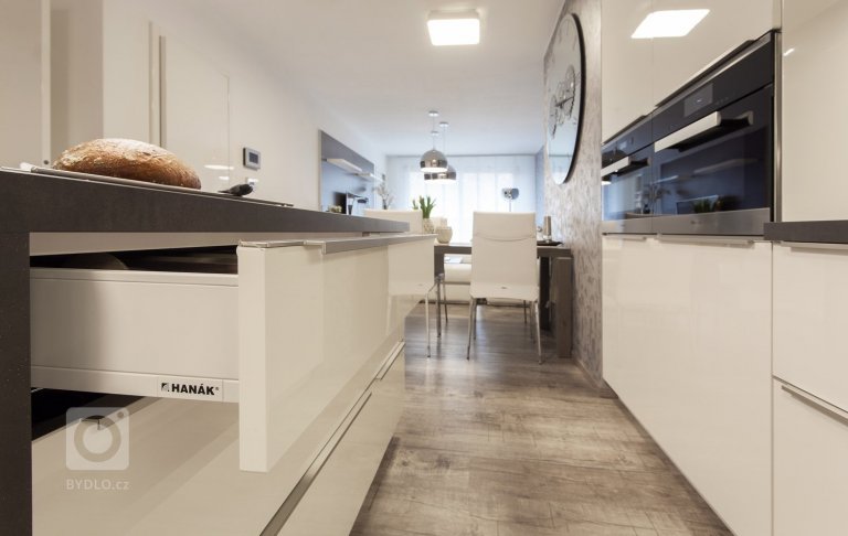 add picture to album