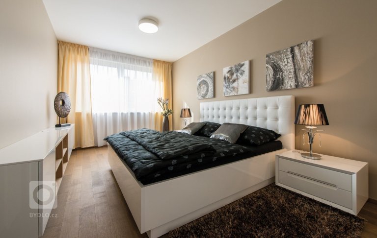 add picture to album