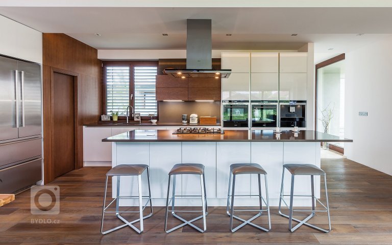 add picture to album