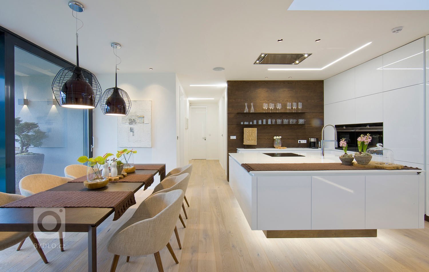 Moderní víceúrovňový dům s interiérovým nábytkem HANÁK na míru.&nbsp;Tento dům je zařízen zcela dle našeho Interior conceptu. Veškerý nábytek včetně dveří je…