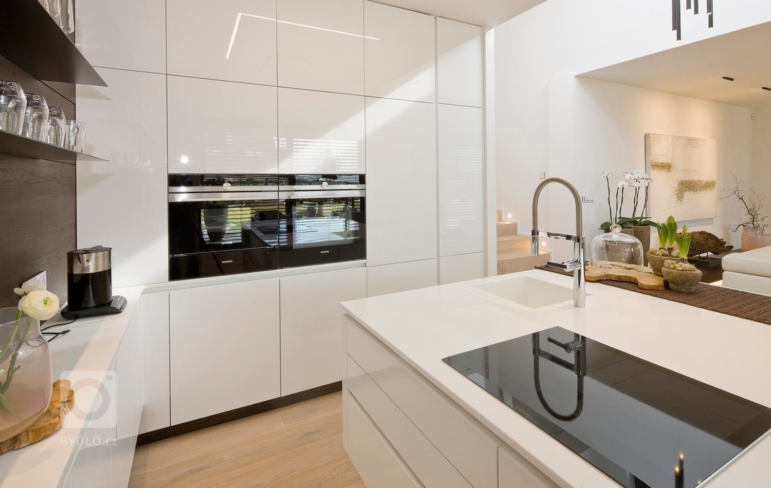 Moderní víceúrovňový dům s interiérovým nábytkem HANÁK na míru.&nbsp;Tento dům je zařízen zcela dle našeho Interior conceptu. Veškerý nábytek včetně dveří je…