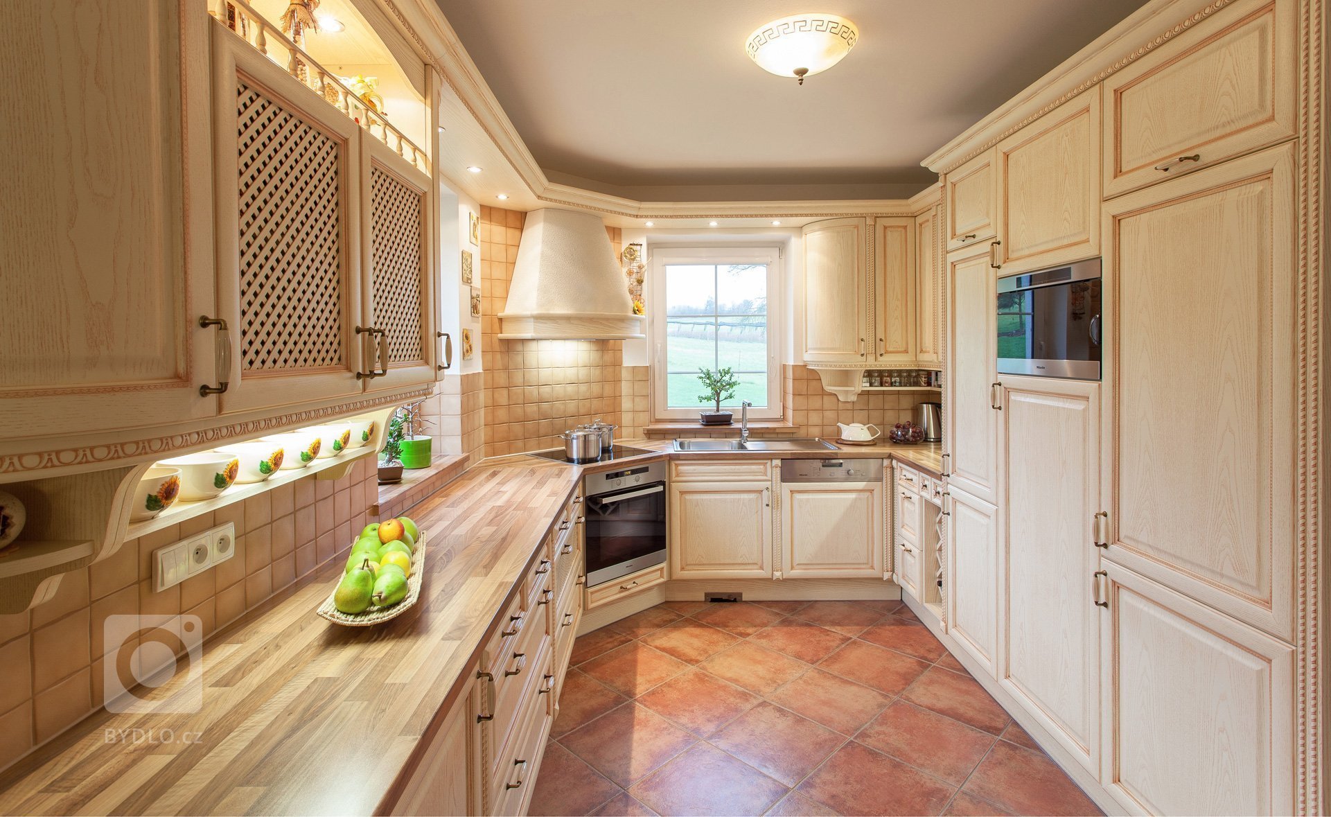 Klasické venkovské kuchyně jsou stále velmi vyhledávané. Obstojí v každé době a nevyjdou z módy, což majitel této kuchyně dobře ví.&nbsp;Je nejoblíbenější…