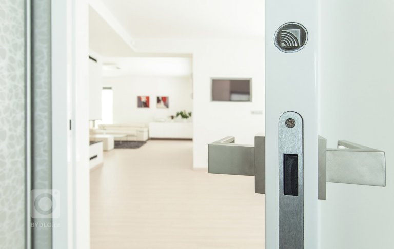 add picture to album