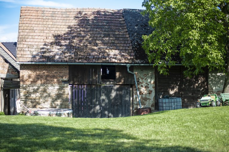 Rekonstrukci jsme prováděli v letech 2016-2017. Dispozice domu zachována. Ve všech místnostech použitá naše hliněná omítka. Přírodní nátěry na dřevo a zdi,…