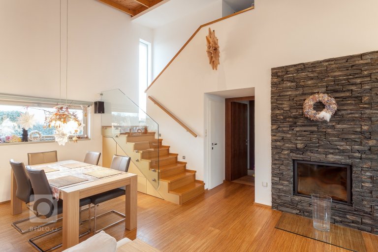 add picture to album