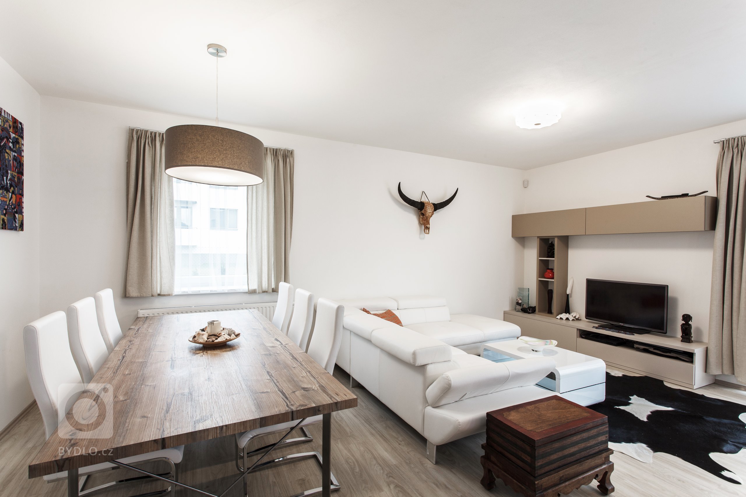 Požadavkem Investora na realizaci interiéru RD umístěného v rezidenci Austerlitz ve Slavkově u Brna byla nadčasová elegance bez přehnaných designových…