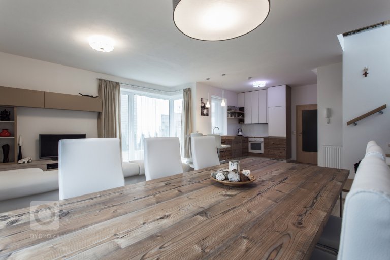 Požadavkem Investora na realizaci interiéru RD umístěného v rezidenci Austerlitz ve Slavkově u Brna byla nadčasová elegance bez přehnaných designových…