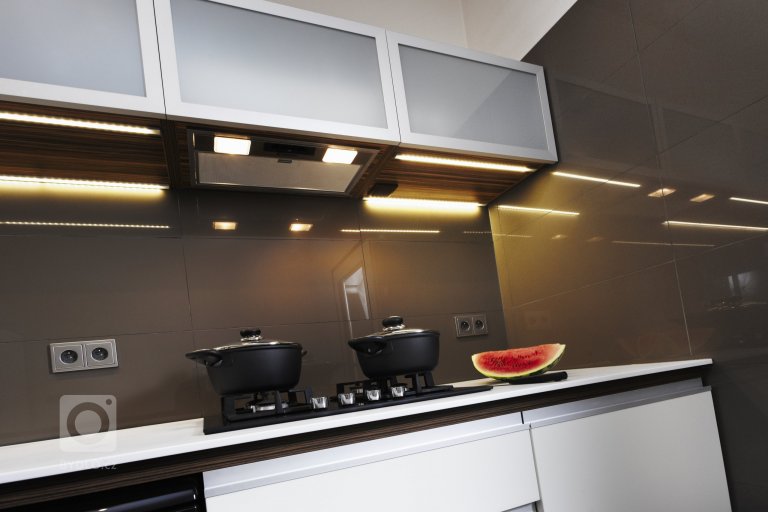 Spojení moderní technologie s&nbsp;retro designem&nbsp;dodává kuchyňskému&nbsp;prostoru pocit útulného domova. Kuchyně&nbsp;je důležitým&nbsp;místem střetávání…