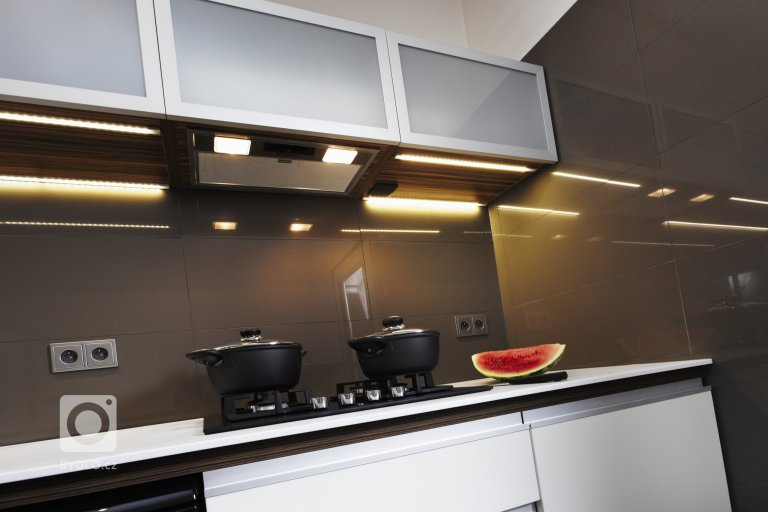 add picture to album