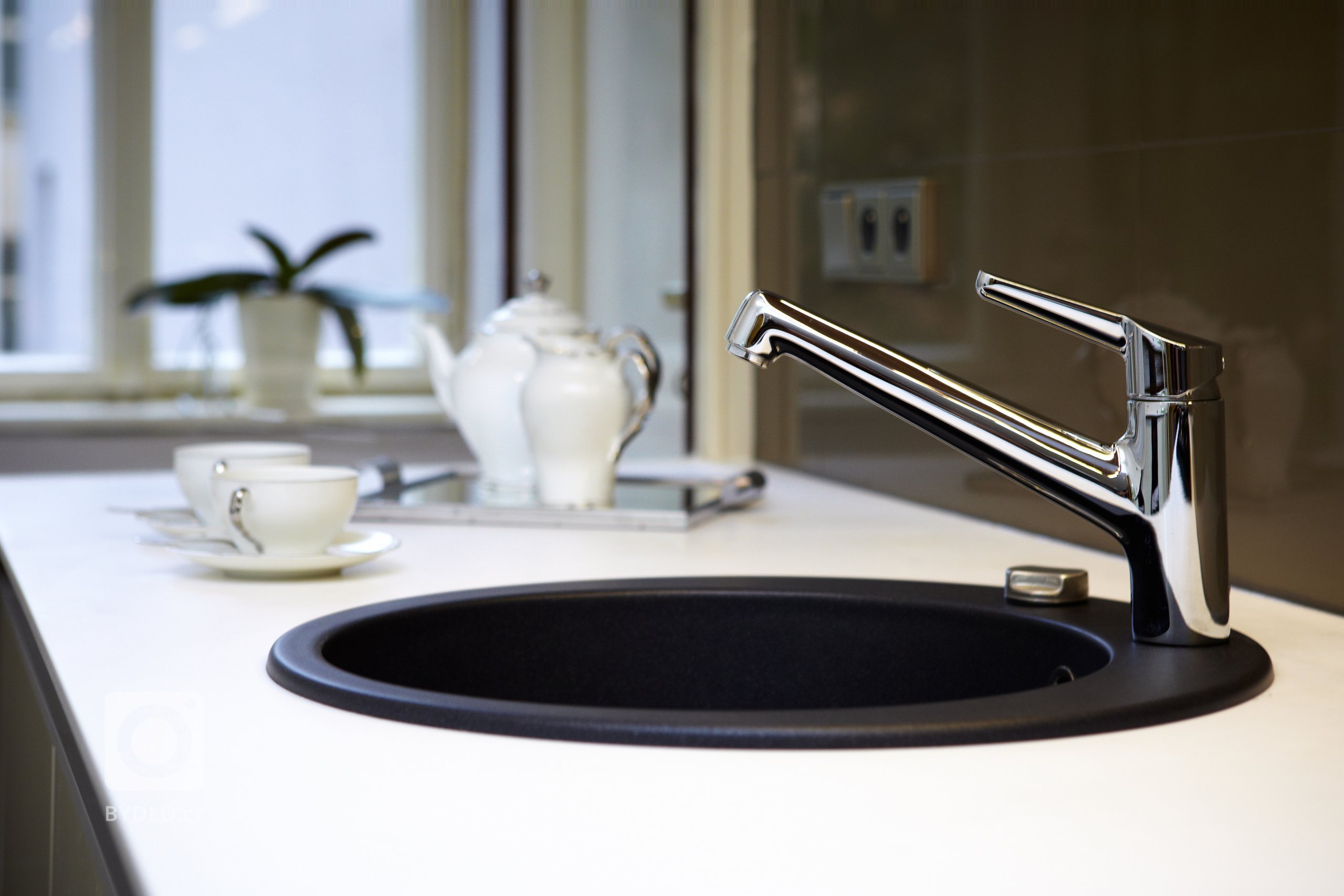 Spojení moderní technologie s&nbsp;retro designem&nbsp;dodává kuchyňskému&nbsp;prostoru pocit útulného domova. Kuchyně&nbsp;je důležitým&nbsp;místem střetávání…