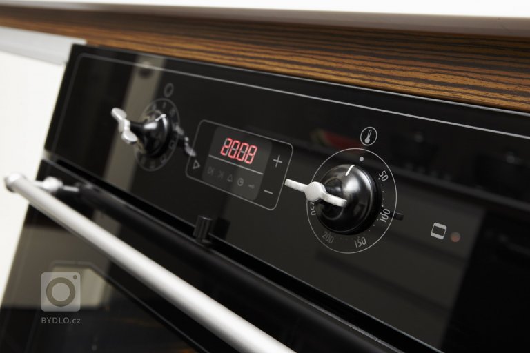 Spojení moderní technologie s&nbsp;retro designem&nbsp;dodává kuchyňskému&nbsp;prostoru pocit útulného domova. Kuchyně&nbsp;je důležitým&nbsp;místem střetávání…