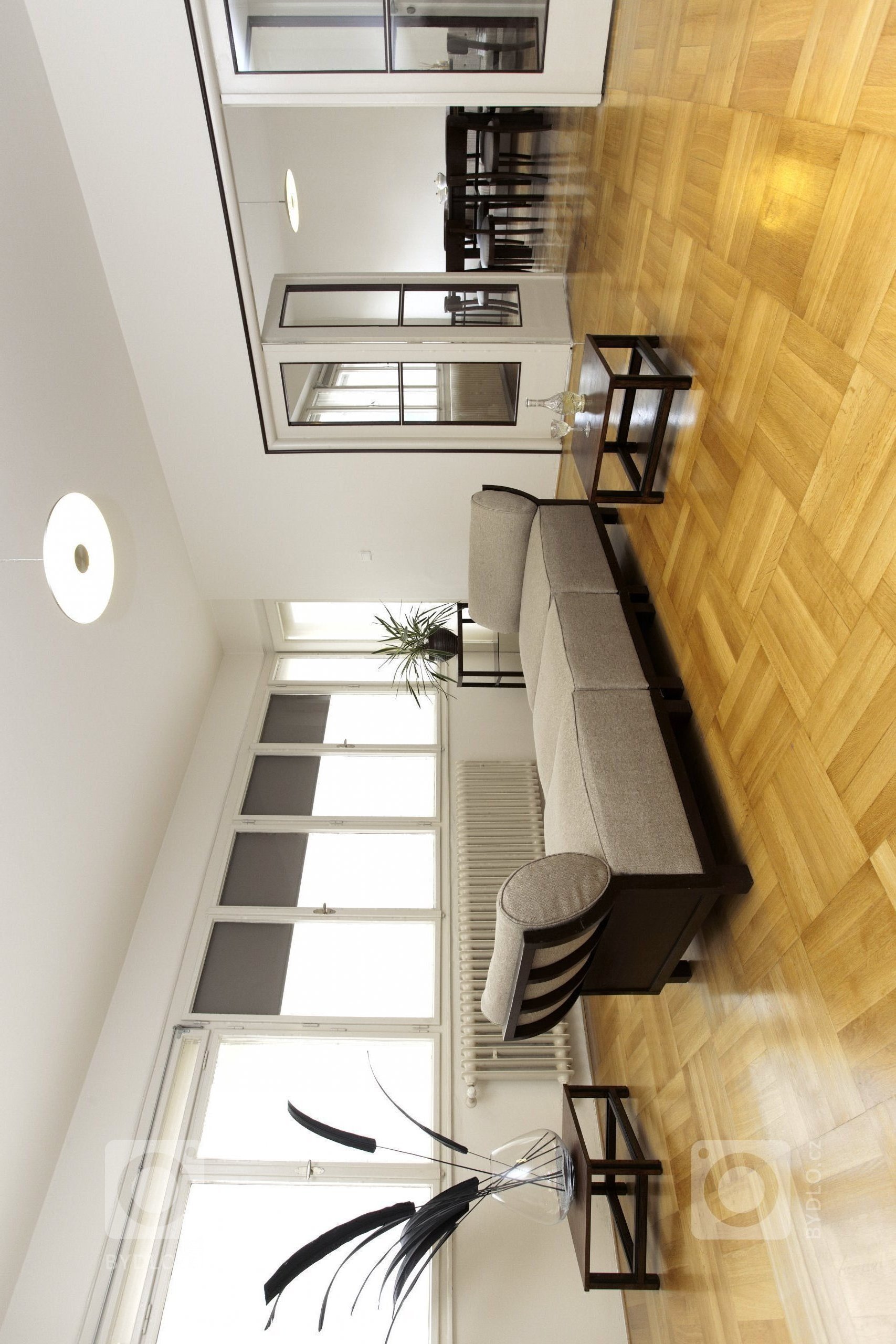 Spojení moderní technologie s&nbsp;retro designem&nbsp;dodává kuchyňskému&nbsp;prostoru pocit útulného domova. Kuchyně&nbsp;je důležitým&nbsp;místem střetávání…