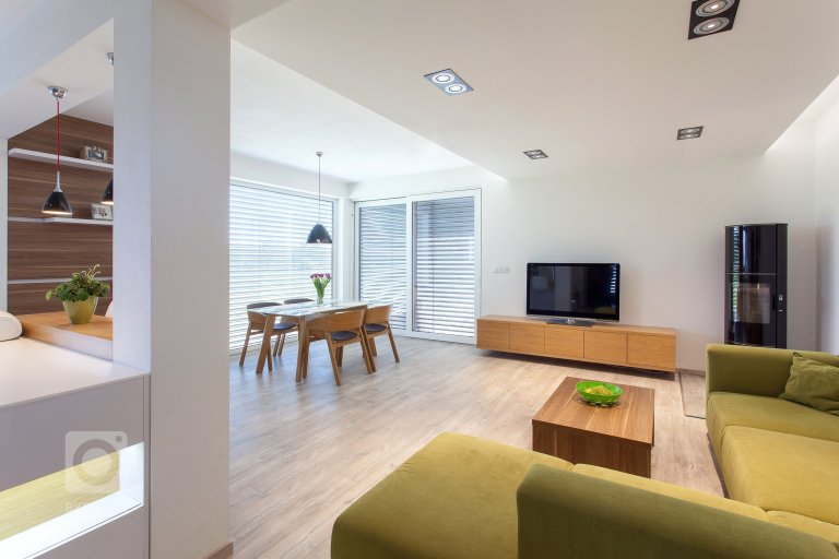 Ateliér Ideacollective navrhnul a kompletně realizoval interiér novostavby rodinného domu. Požadavkem náročného klienta bylo navržení moderního interiéru na…