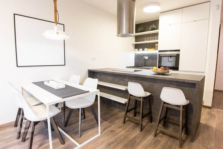 add picture to album