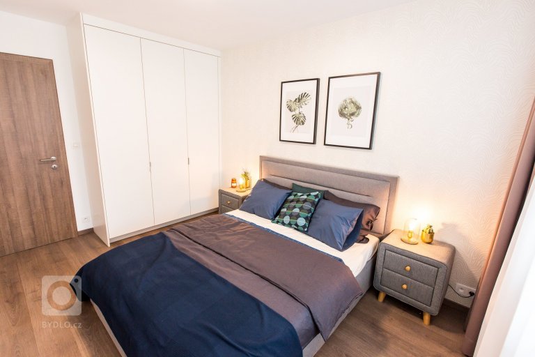 add picture to album