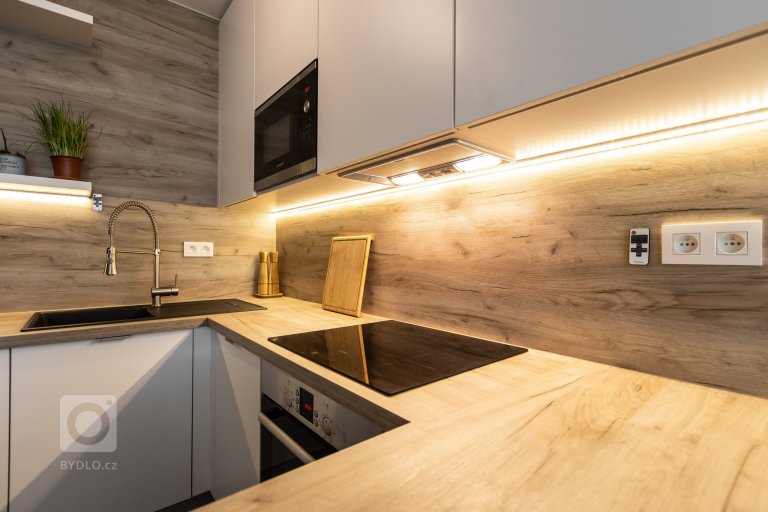 add picture to album