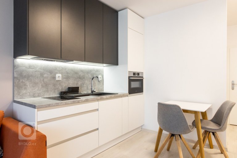 add picture to album