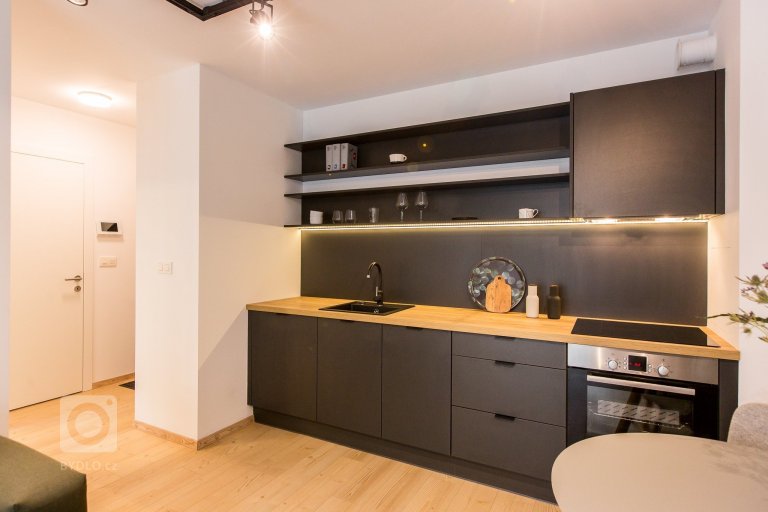 add picture to album