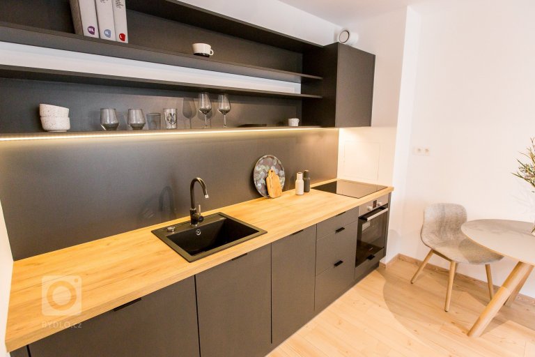 add picture to album