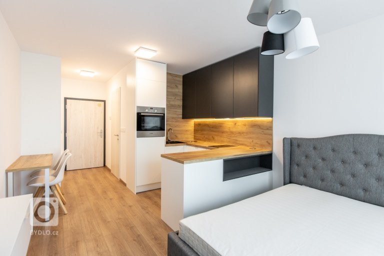 add picture to album