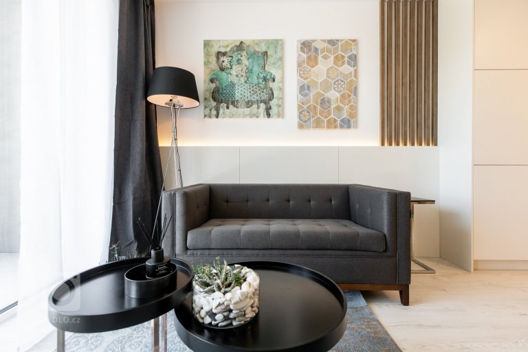 add picture to album