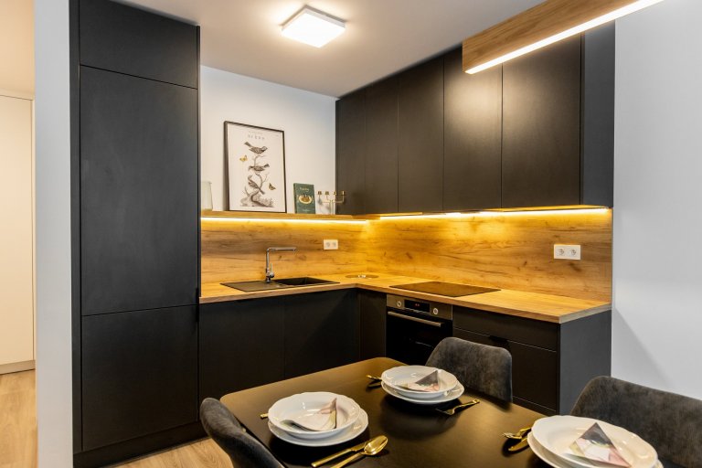 Antracitova kuchyna s obyvačkou - Malé Krasňany