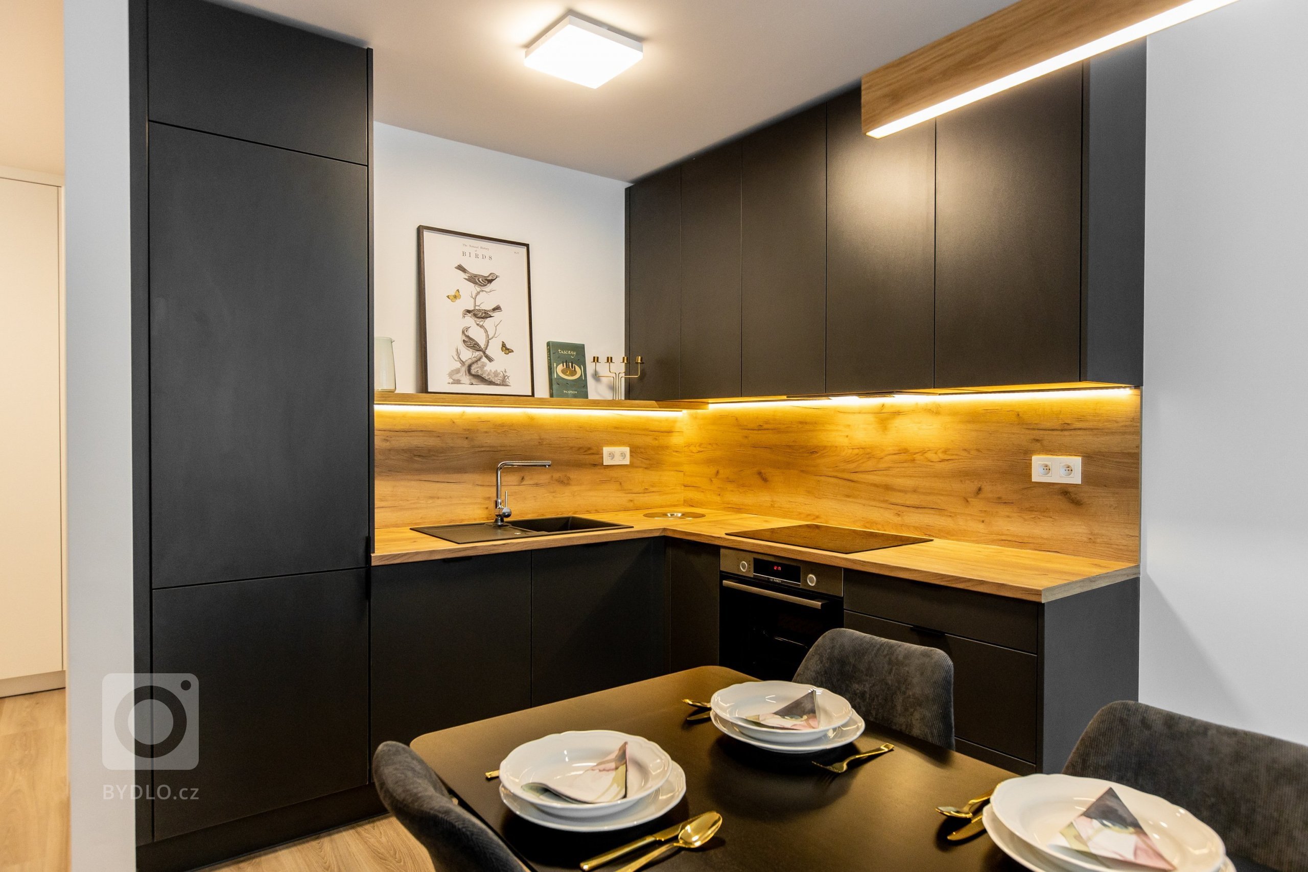Antracitova kuchyna s obyvačkou - Malé Krasňany