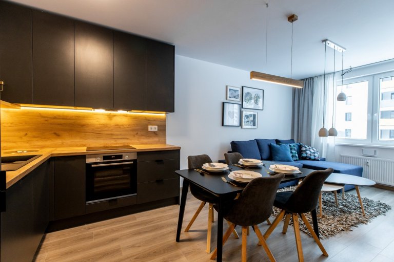 Antracitova kuchyna s obyvačkou - Malé Krasňany