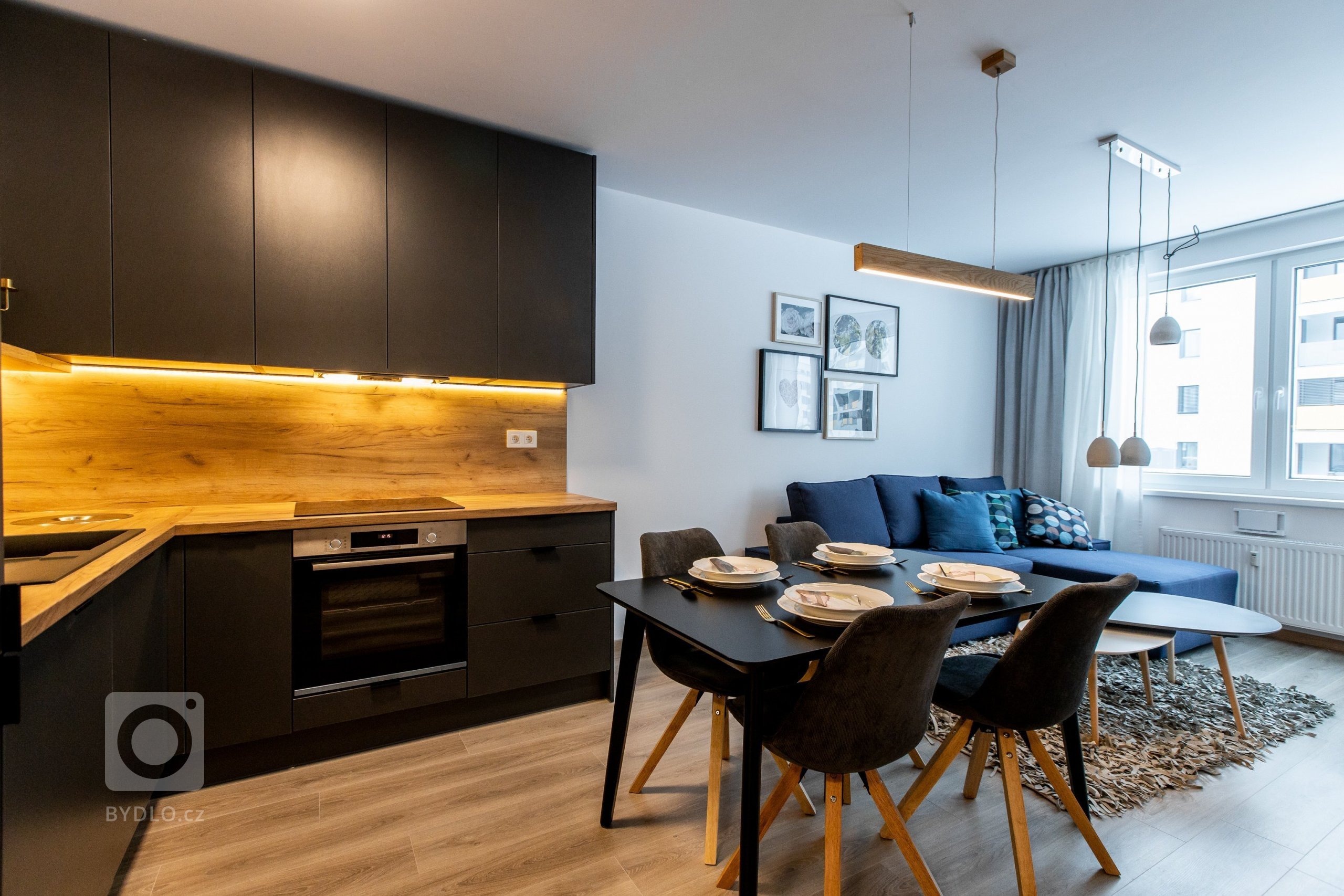 Antracitova kuchyna s obyvačkou - Malé Krasňany