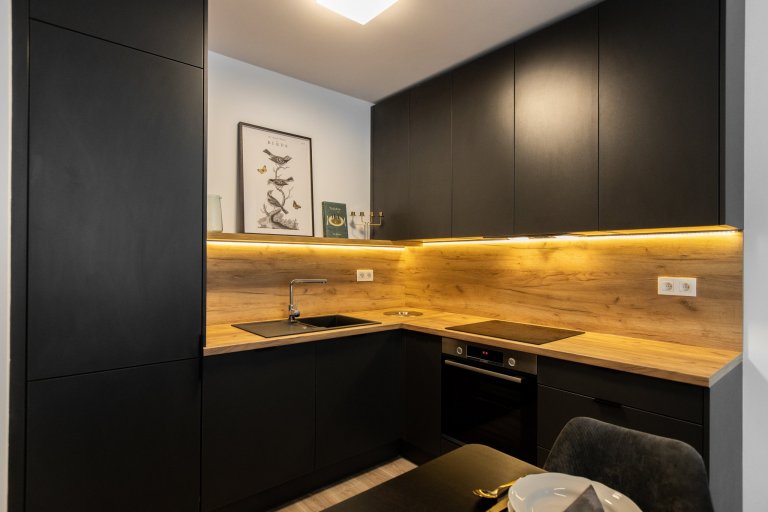 Antracitova kuchyna s obyvačkou - Malé Krasňany