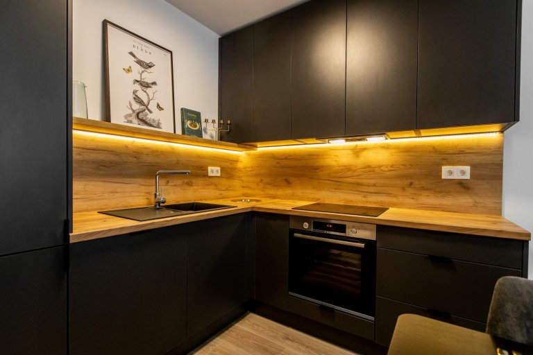 Antracitova kuchyna s obyvačkou - Malé Krasňany