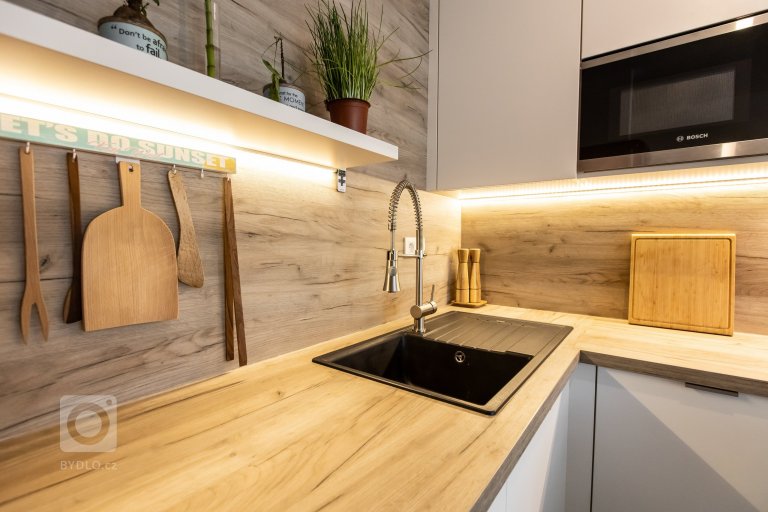 add picture to album