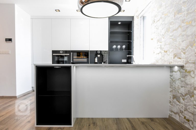 add picture to album