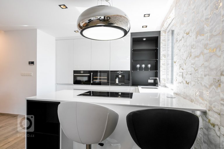 add picture to album