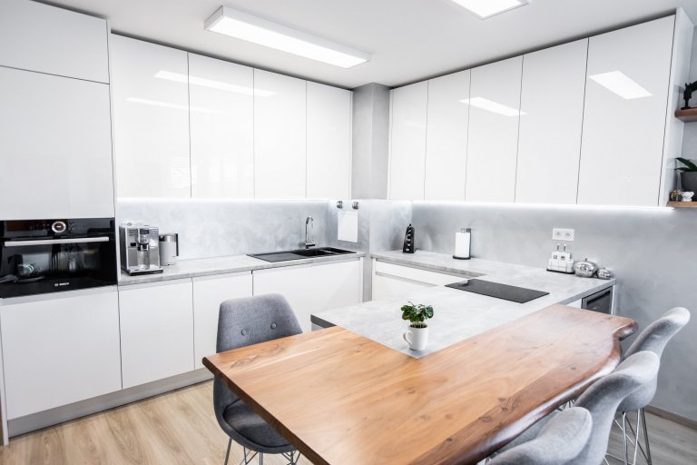 Pre niekoho sterilné nemocničné prostredie &ndash; pre nás a majiteľa tejto krásnej kuchyne je to stelesnenie čistoty a minimalizmu. Na rozbitie tohto dizajnu…