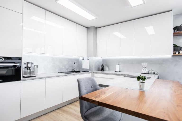 Pre niekoho sterilné nemocničné prostredie &ndash; pre nás a majiteľa tejto krásnej kuchyne je to stelesnenie čistoty a minimalizmu. Na rozbitie tohto dizajnu…