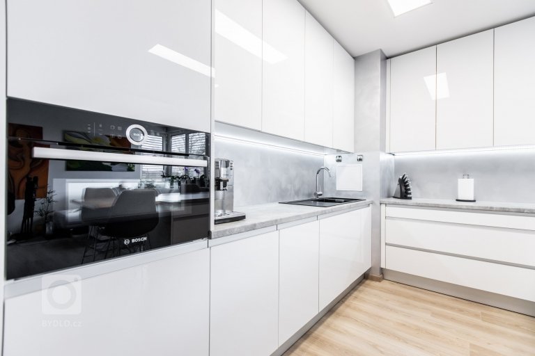 add picture to album