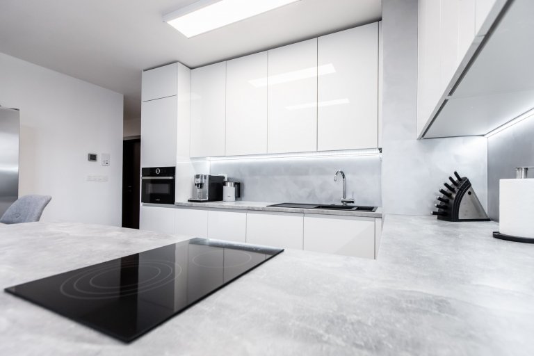 Pre niekoho sterilné nemocničné prostredie &ndash; pre nás a majiteľa tejto krásnej kuchyne je to stelesnenie čistoty a minimalizmu. Na rozbitie tohto dizajnu…