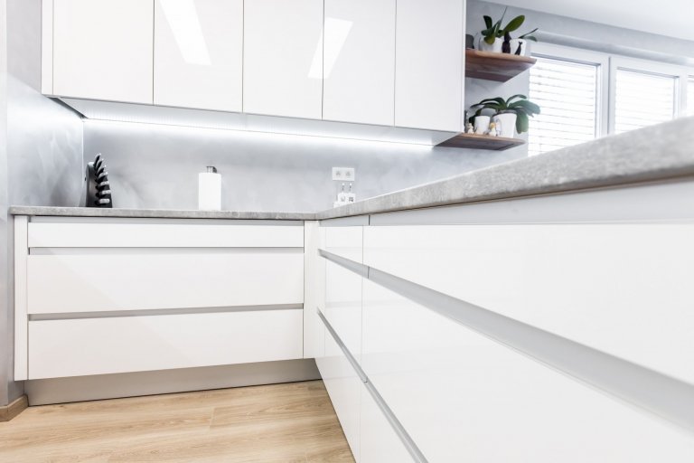 Pre niekoho sterilné nemocničné prostredie &ndash; pre nás a majiteľa tejto krásnej kuchyne je to stelesnenie čistoty a minimalizmu. Na rozbitie tohto dizajnu…